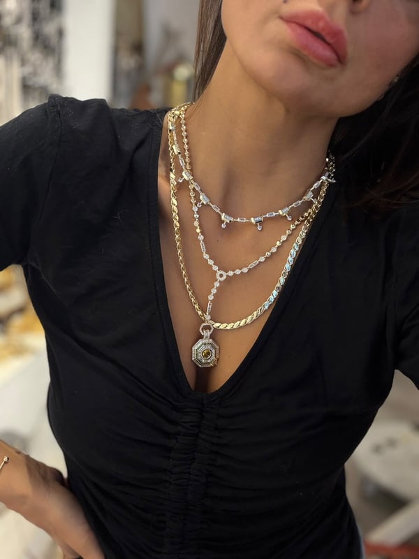 Ok Model Beyaz Taşlı Gold Kolye
