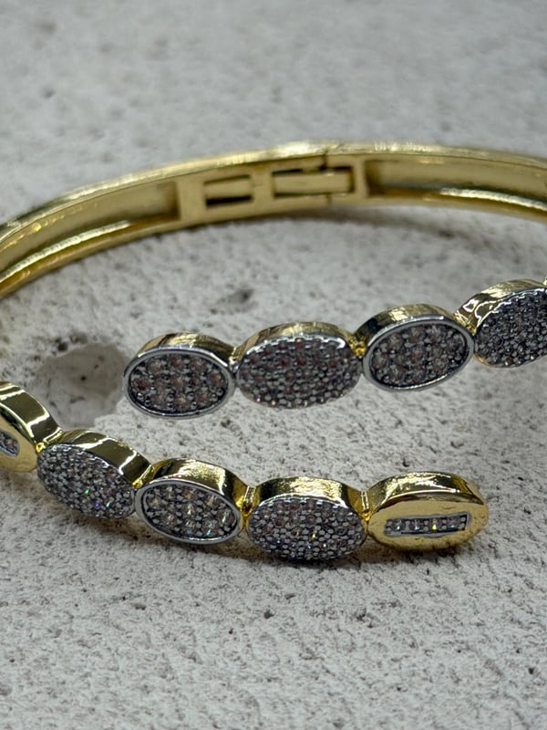 Oval Model Taşlı Bileklik