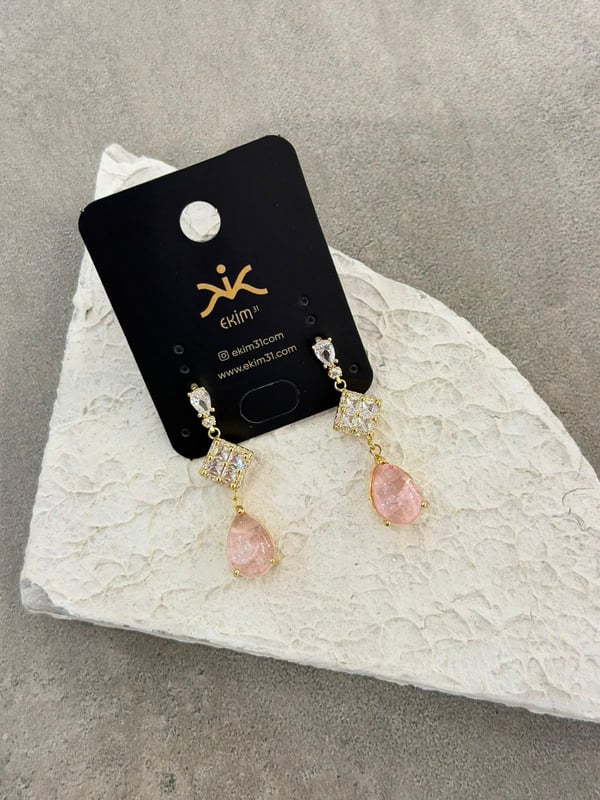 Pembe Taşlı Sallantılı Küpe