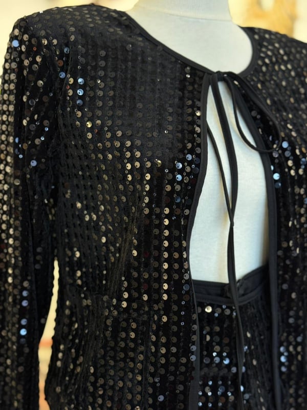 Pullu Siyah Şortlu Takım