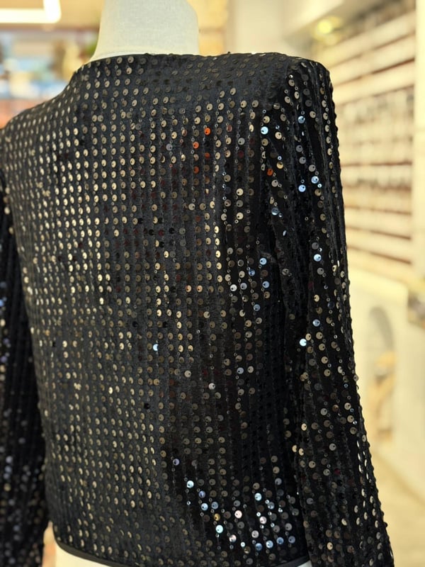 Pullu Siyah Şortlu Takım