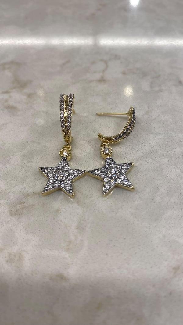 Sallantılı Yıldız Küpe