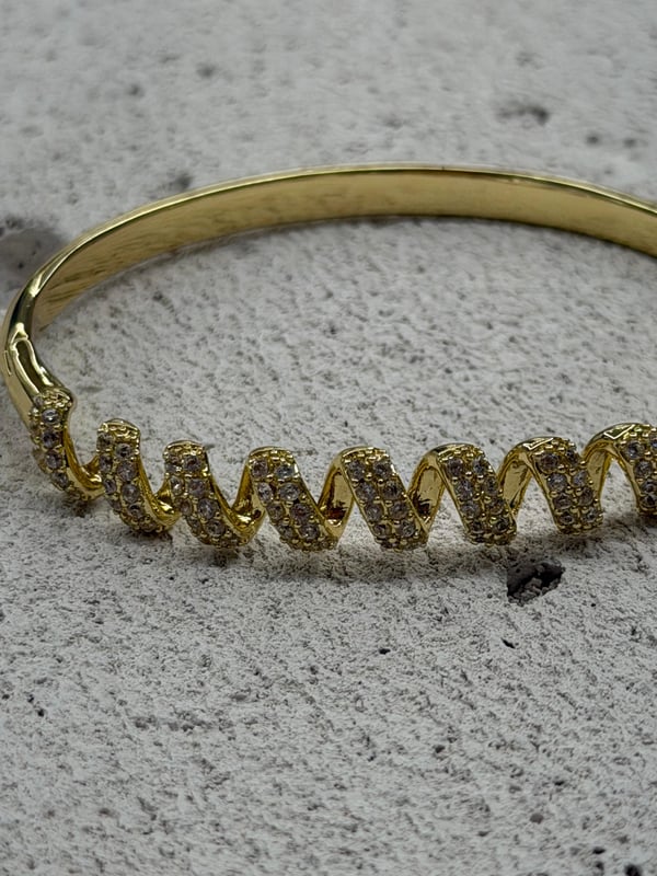 Sarmal Model Taşlı Bileklik