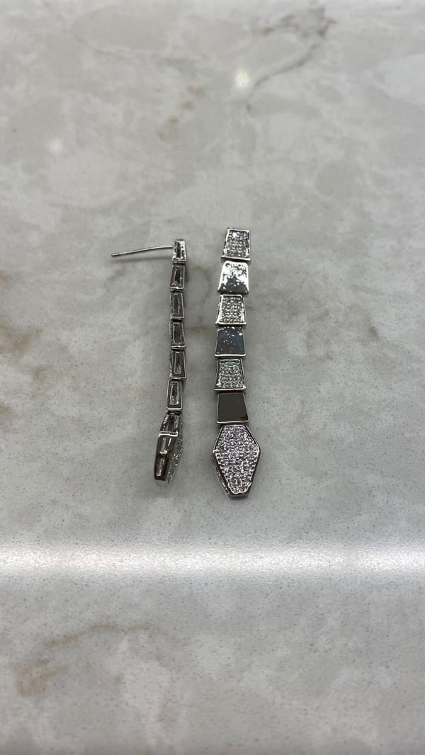 Silver Taşlı Sarkık Küpe