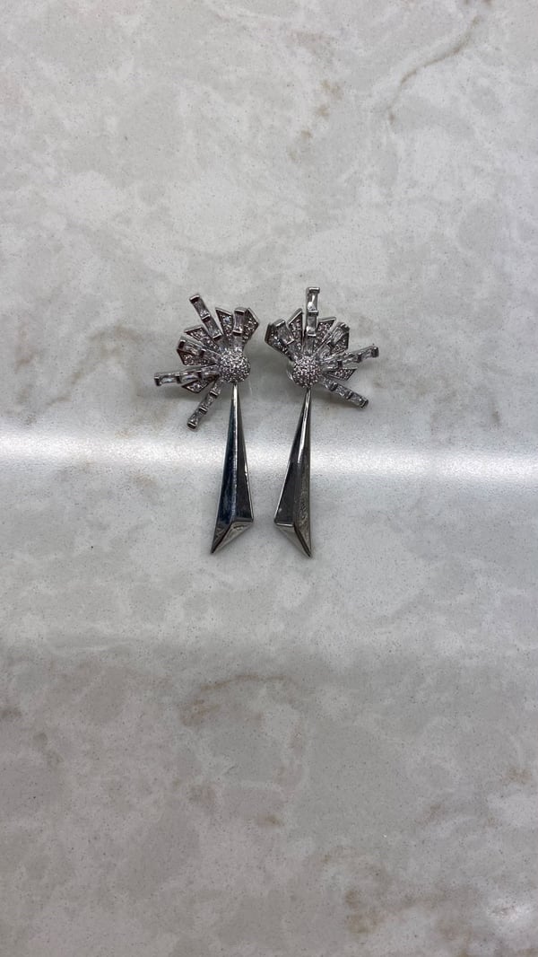 Silver Taşlı Yarım Çiçek Küpe