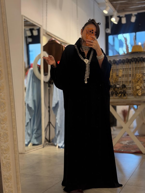 Siyah Medine İpeği Yakalı Astarlı Uzun Elbise