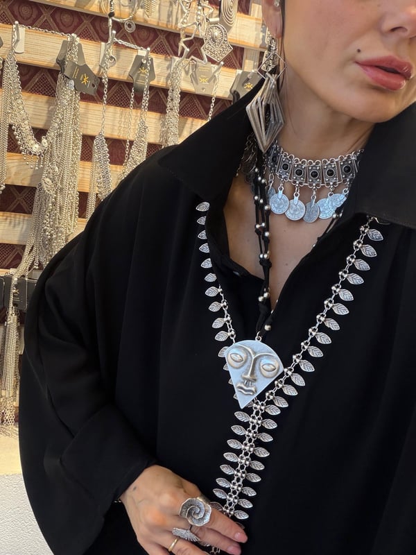 Siyah Medine İpeği Yakalı Astarlı Uzun Elbise