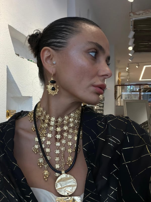 Siyah Taşlı Antik Gold Kaplama Küpe