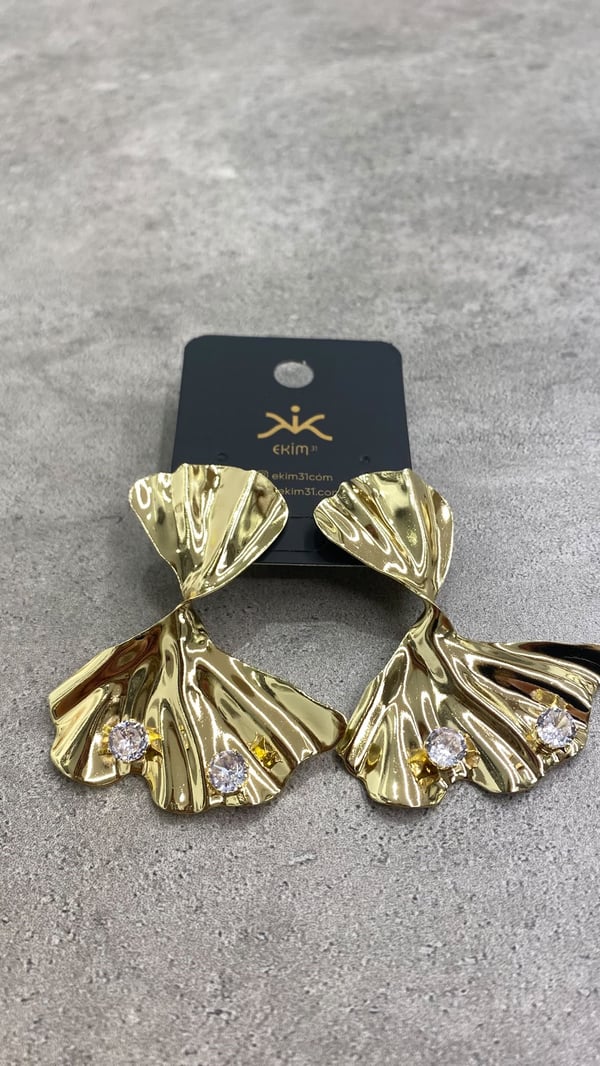 Taş Detaylı Gold Küpe 
