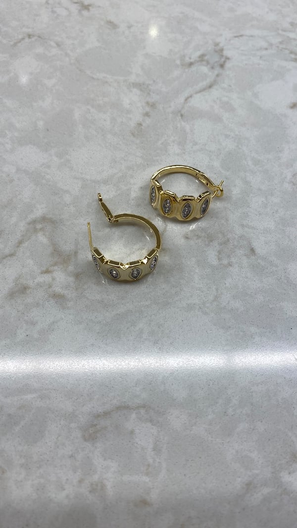 Taşlı Gold Dörtgen Halka Küpe