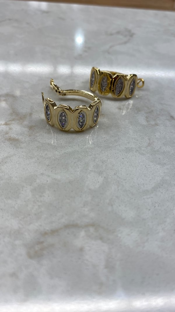 Taşlı Gold Dörtgen Halka Küpe