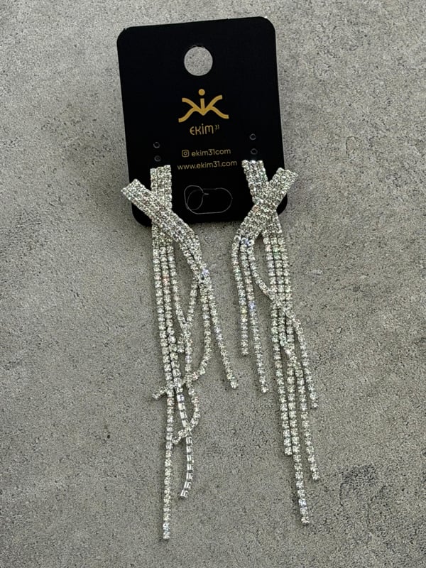 X Model Sallantılı Zircon Taş Küpe