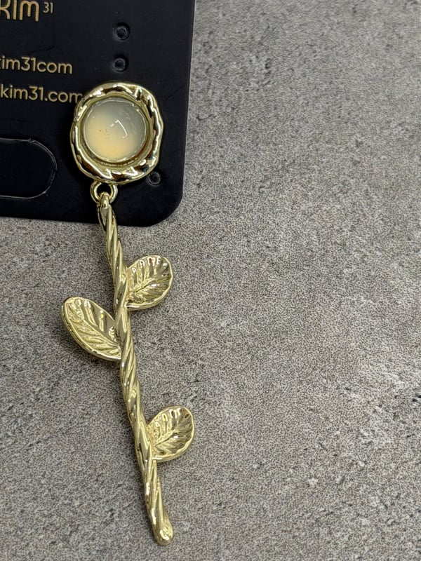 Yaprak Detaylı Gold Küpe 