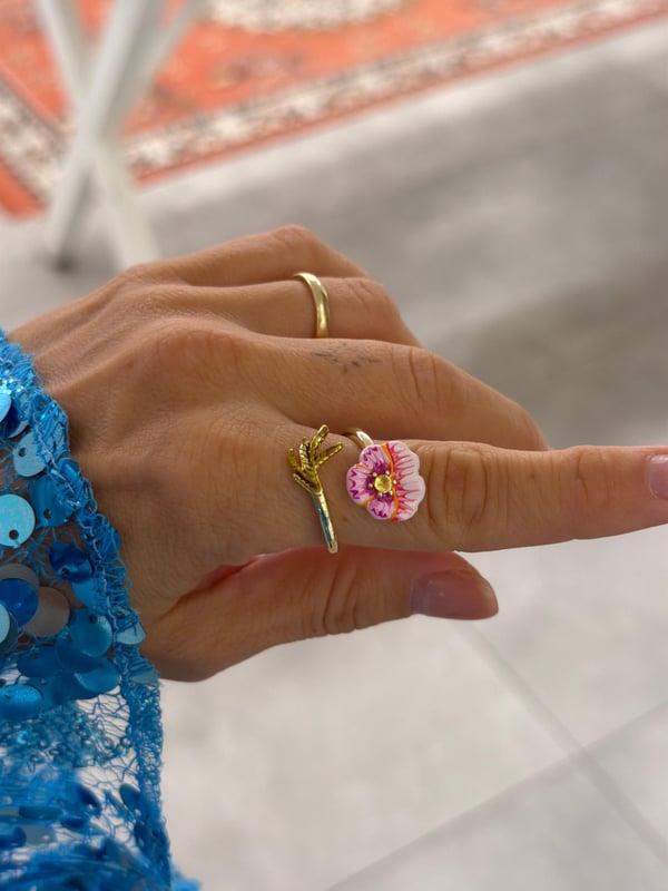 Yaprak Detaylı Pembe Çiçek 