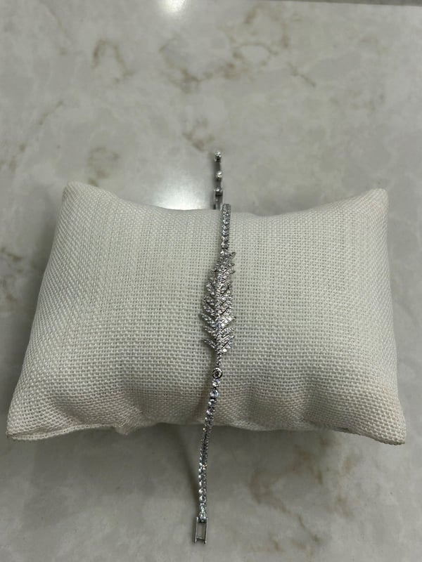 Yaprak Model Taşlı Bileklik