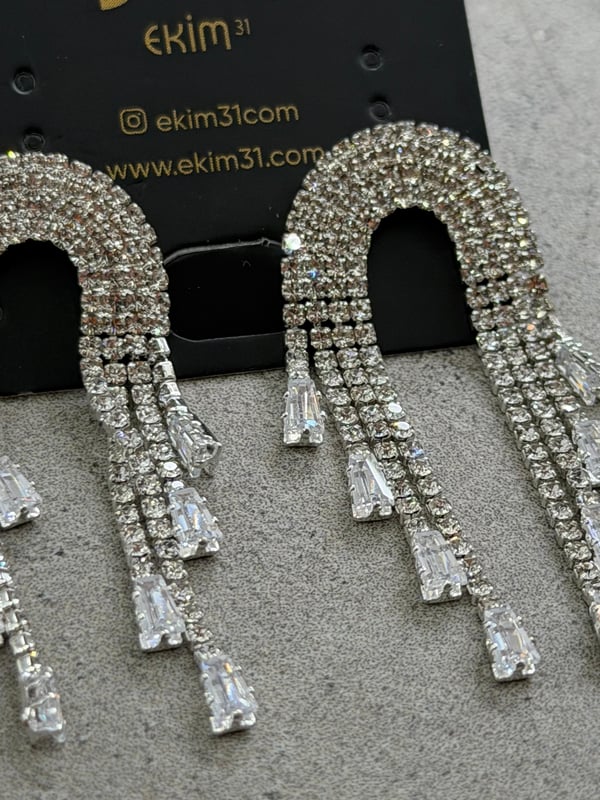 Yarım Daire Sallantılı Zircon Taş Küpe