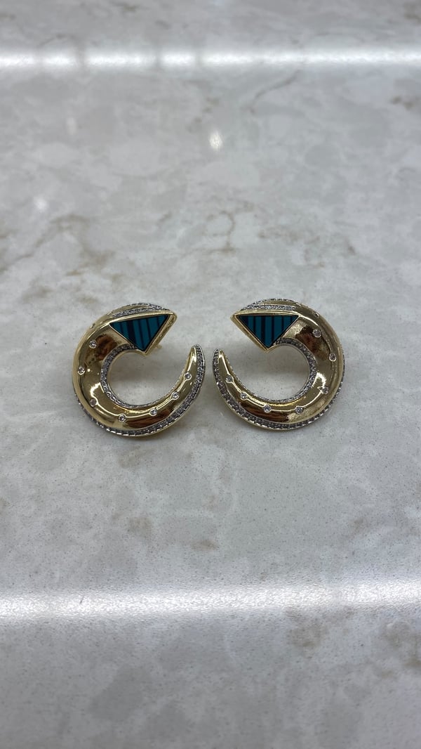 Yeşil Detaylı Taşlı Gold Küpe