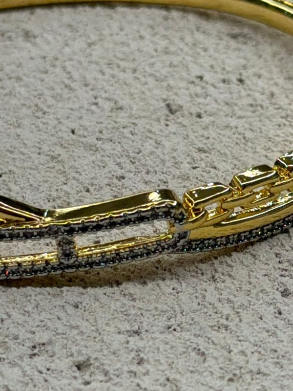 Zincir Model Taşlı Gold Bİleklik