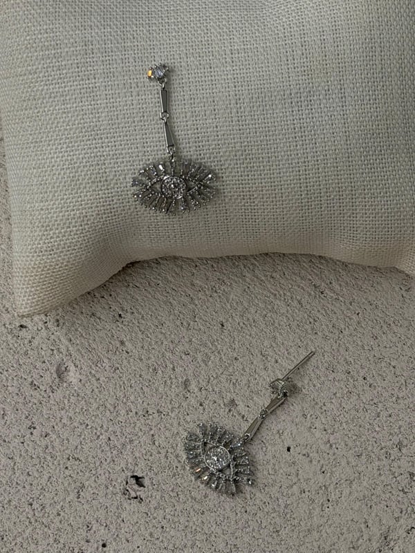 Zircon Taşlı Göz Küpe Gümüş Renk