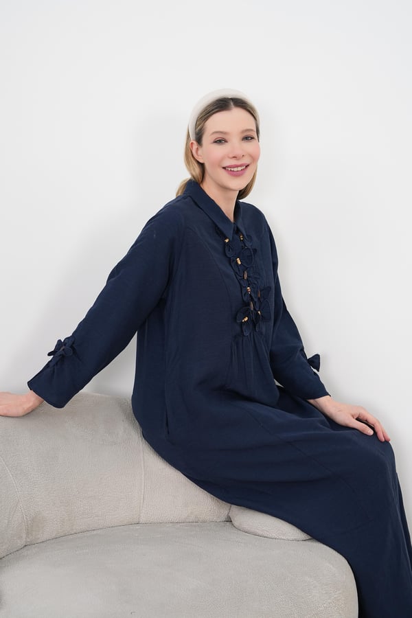 Yakası Çiçek Detaylı Keten Elbise