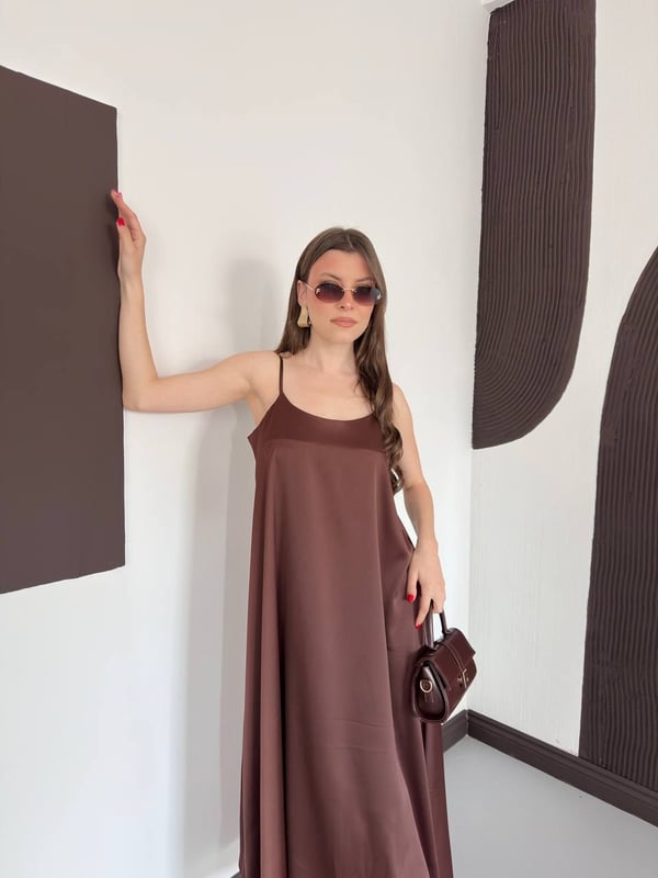 Askılı Uzun Saten Elbise Kahve