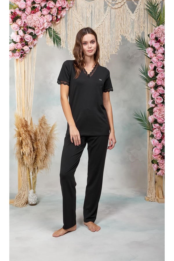 Kadın Siyah V Yaka Dantel Detaylı T-Shirt Pijama Takımı 25Y4064P