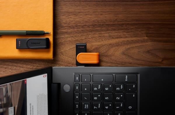 Kingston DTXS/128GB 128GB Portable USB 3.2 Gen1 DataTraveler ExodiaS (Black/Turquoise) Flash Bellek