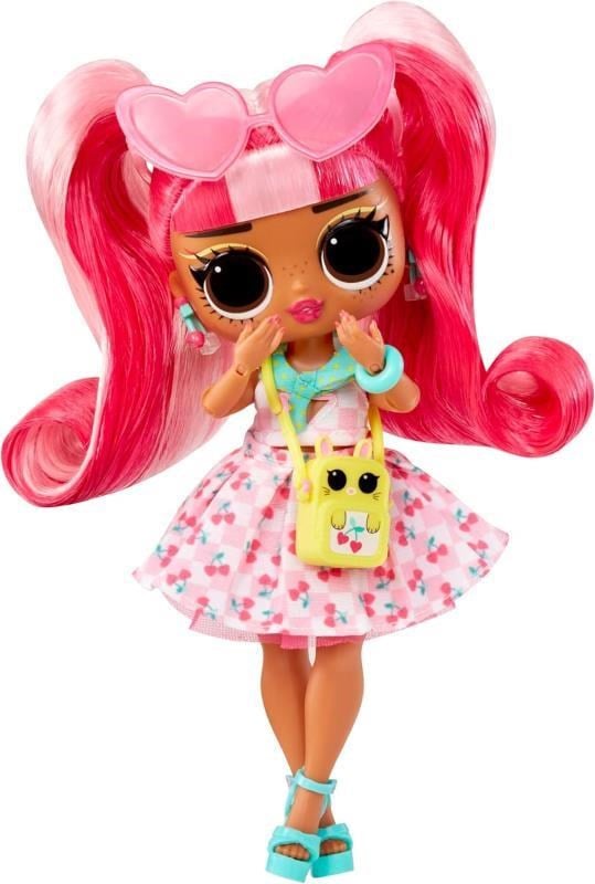 LOL Surprise Tweens Çekirdek Moda Bebek – Cherry B.B. (10+ Sürpriz, Aksesuar ve Günlük Dahil)