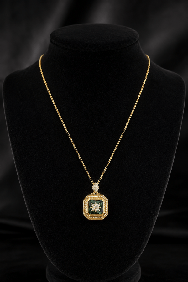 Golden Necklace Zümrüt Yeşili Kolye | Şık El Yapımı Bijuteri Kadın Kolyesi