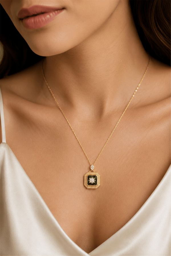 Golden Necklace Zümrüt Yeşili Kolye | Şık El Yapımı Bijuteri Kadın Kolyesi