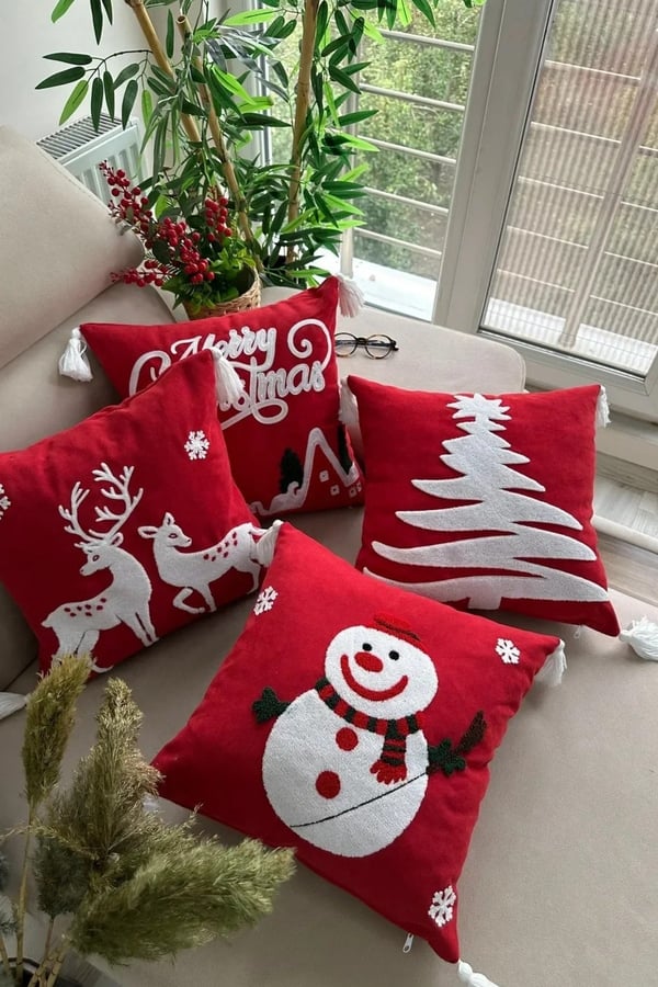 4 Adet Punch Nakışlı Kırlent Kılıfı Yılbaşı & Noel Temalı