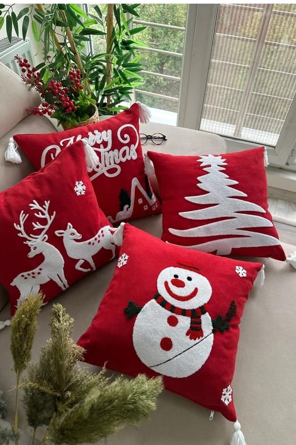 4 Adet Punch Nakışlı Kırlent Kılıfı Yılbaşı & Noel Temalı