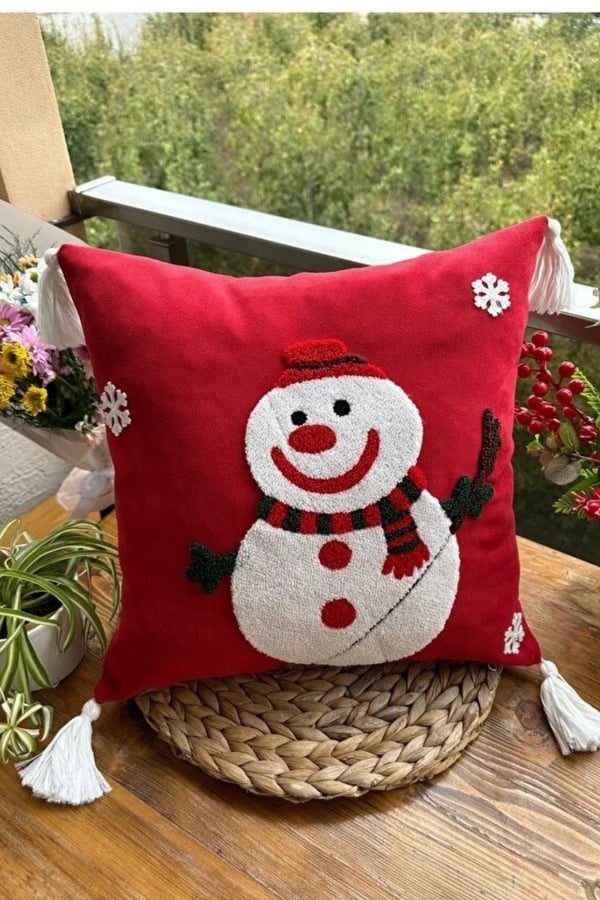 4 Adet Punch Nakışlı Kırlent Kılıfı Yılbaşı & Noel Temalı