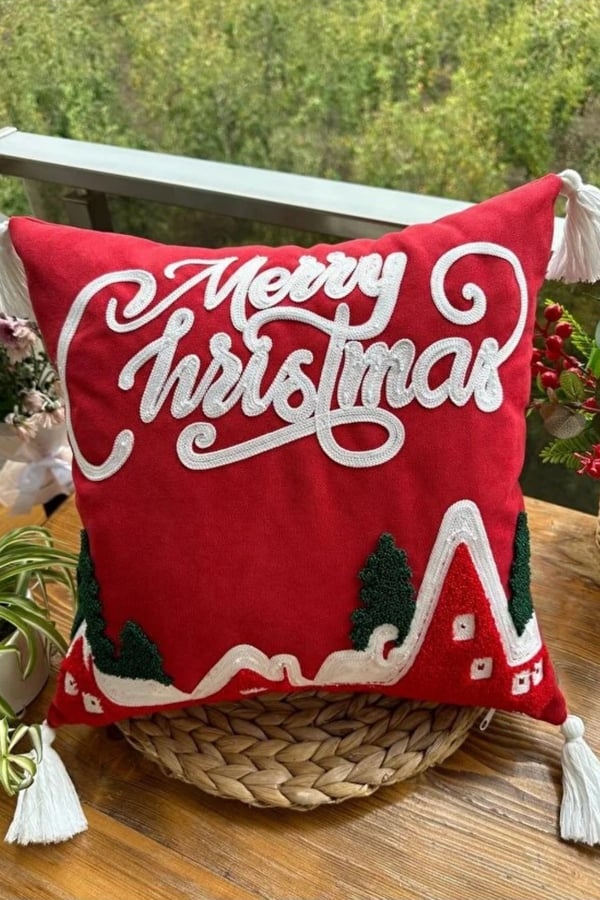 4 Adet Punch Nakışlı Kırlent Kılıfı Yılbaşı & Noel Temalı