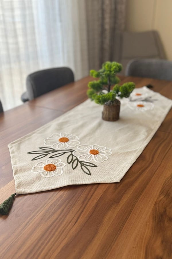 Punch Nakışlı 5'li Zarafet Seti – 4 Adet Kırlent & 1 Adet Runner | Şık & Dekoratif, Gri, 43 x 43