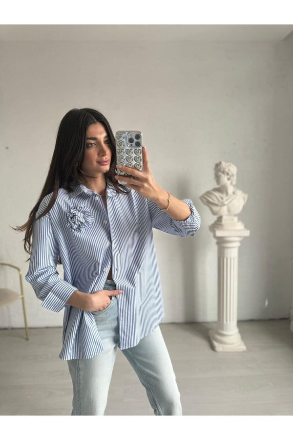 Broş Gül Detaylı Uzun Kollu Çizgili Gömlek