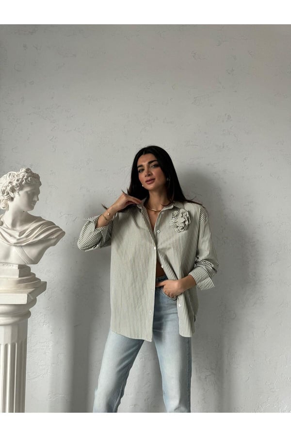 Broş Gül Detaylı Uzun Kollu Çizgili Gömlek