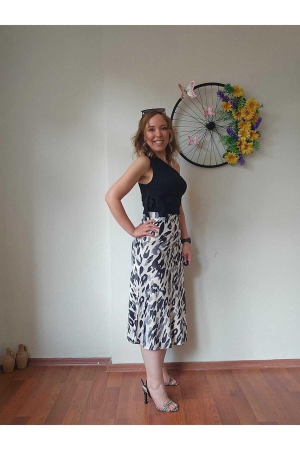 Desenli Beyaz Saten Etek