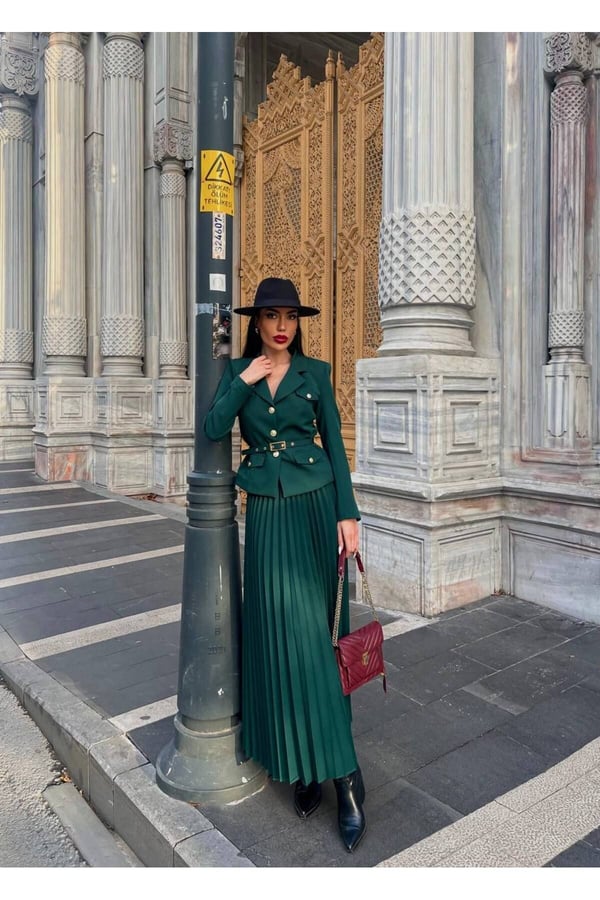 Elizabeth Gold Kemerli - Düğmeli Blazer Ceket Ve Piliseli Uzun Etek Takım