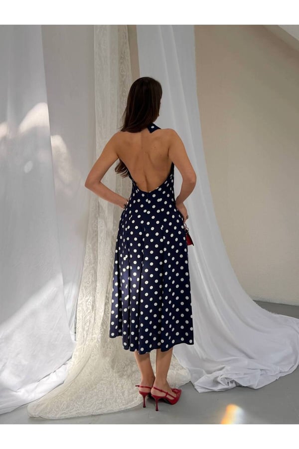 Premium Puantiyeli Halter Yaka Midi Elbise – Zarif ve Fonksiyonel Tasarım
