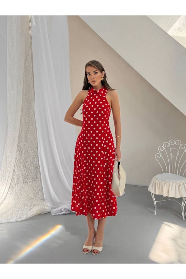 Premium Puantiyeli Halter Yaka Midi Elbise – Zarif ve Fonksiyonel Tasarım