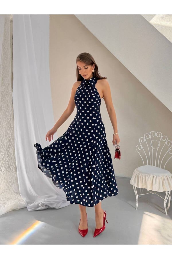 Premium Puantiyeli Halter Yaka Midi Elbise – Zarif ve Fonksiyonel Tasarım