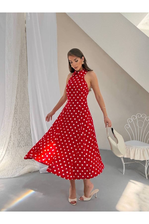 Premium Puantiyeli Halter Yaka Midi Elbise – Zarif ve Fonksiyonel Tasarım