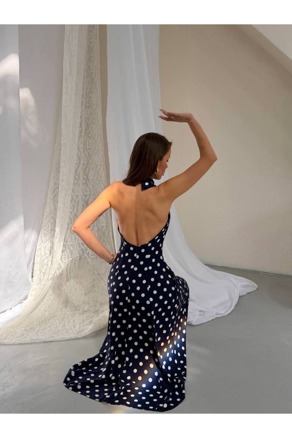Premium Puantiyeli Halter Yaka Midi Elbise – Zarif ve Fonksiyonel Tasarım