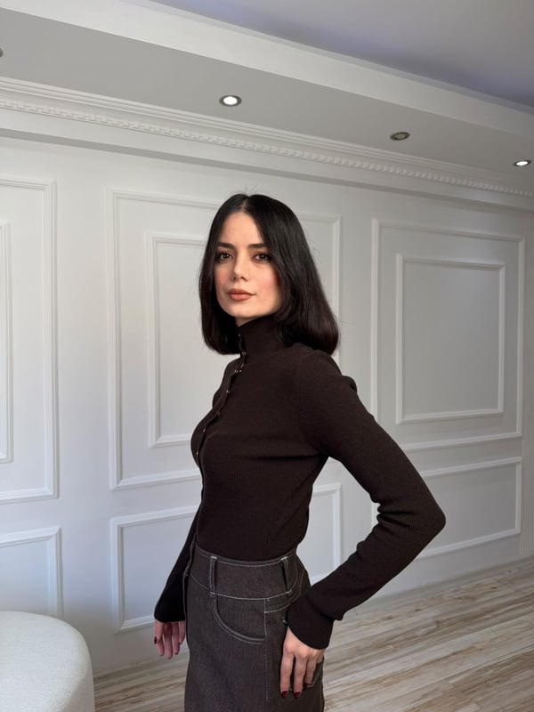 25-2KB0136 - 10686 DİLVİN DİK YAKA ÇITÇITLI KAZAK - KAHVE