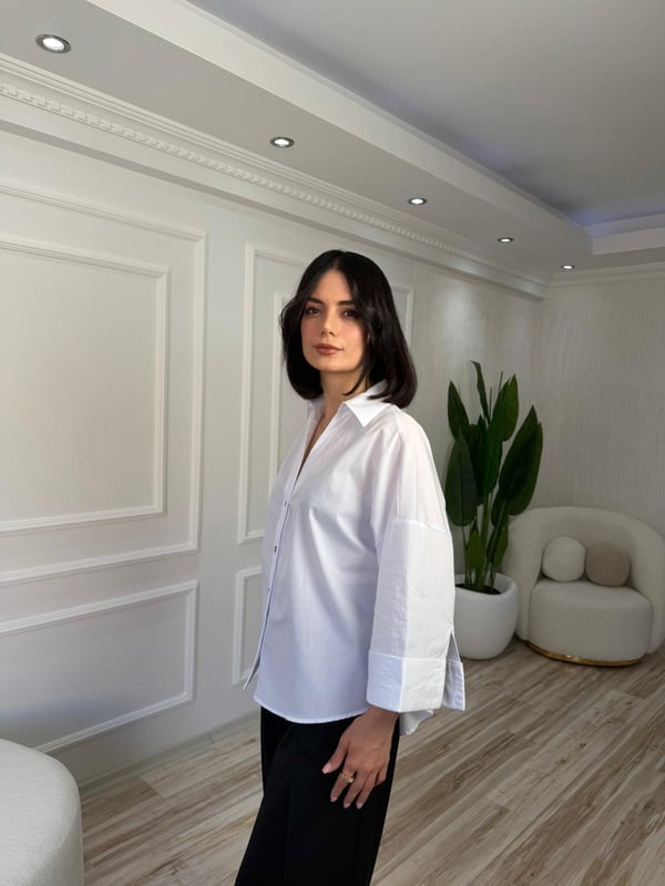 26-2XB0084 - 27451-5 MİSS POEM ÖNÜNDE 2 AD İNCİLİ GÖMLEK - BEYAZ