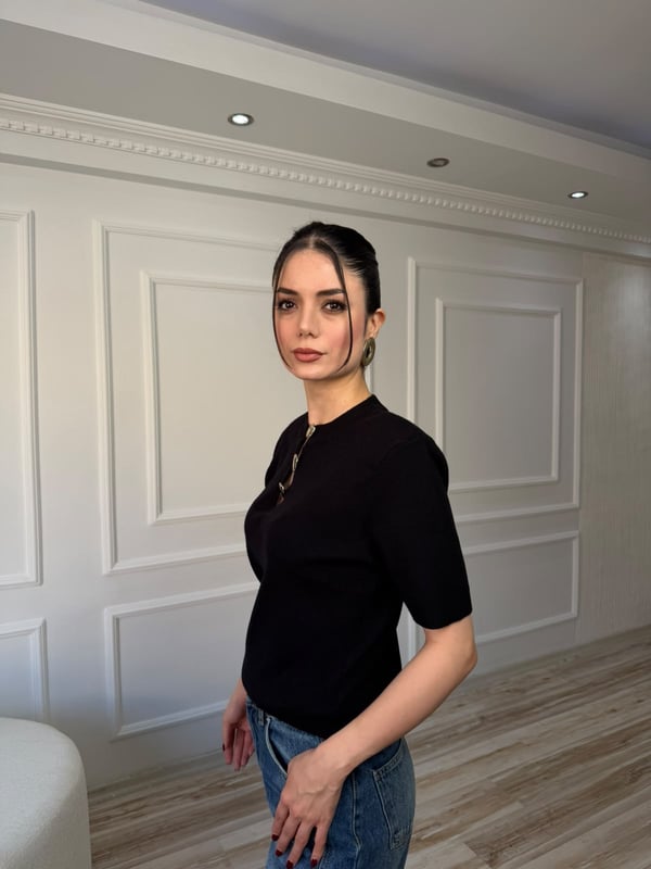 Aksesuar Düğmeli Kısa Kol Triko Kazak - SİYAH