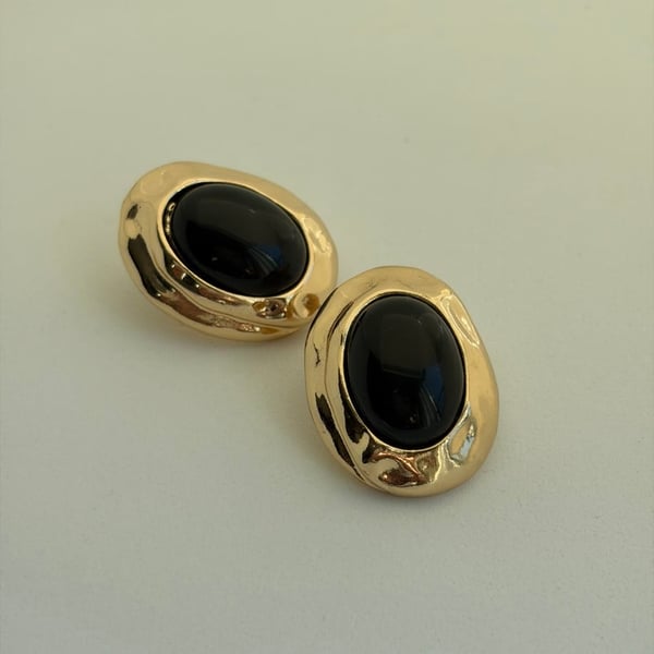 Classic Oval Noir Earrings