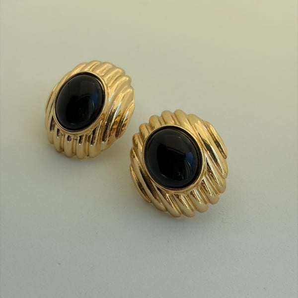 Ribbed Oval Noir Earrings