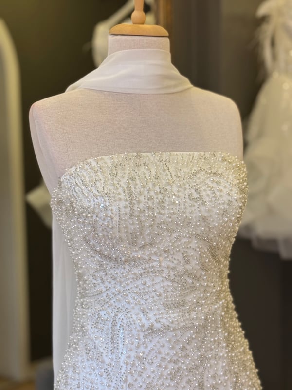 Lenta Wedding Beyaz İncili Dantel Kaplama Straplez Şal Detaylı Uzun Kalem Nişan ve Gece Elbisesi